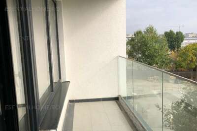 Apartament 2 camere in Bloc Nou, zona Berceni la 10 minute de Metrou Aparatorii Patriei.