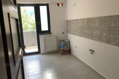 Apartament cu 2 camere in Bloc Nou, zona Berceni la 10 minute de Metrou Aparatorii Patriei.