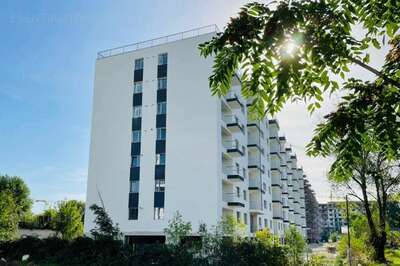 Apartament cu 2 camere, Loc Parcare, zona Berceni, Metrou Aparatorii Patriei in doar 10 minute! Mutare Rapida.